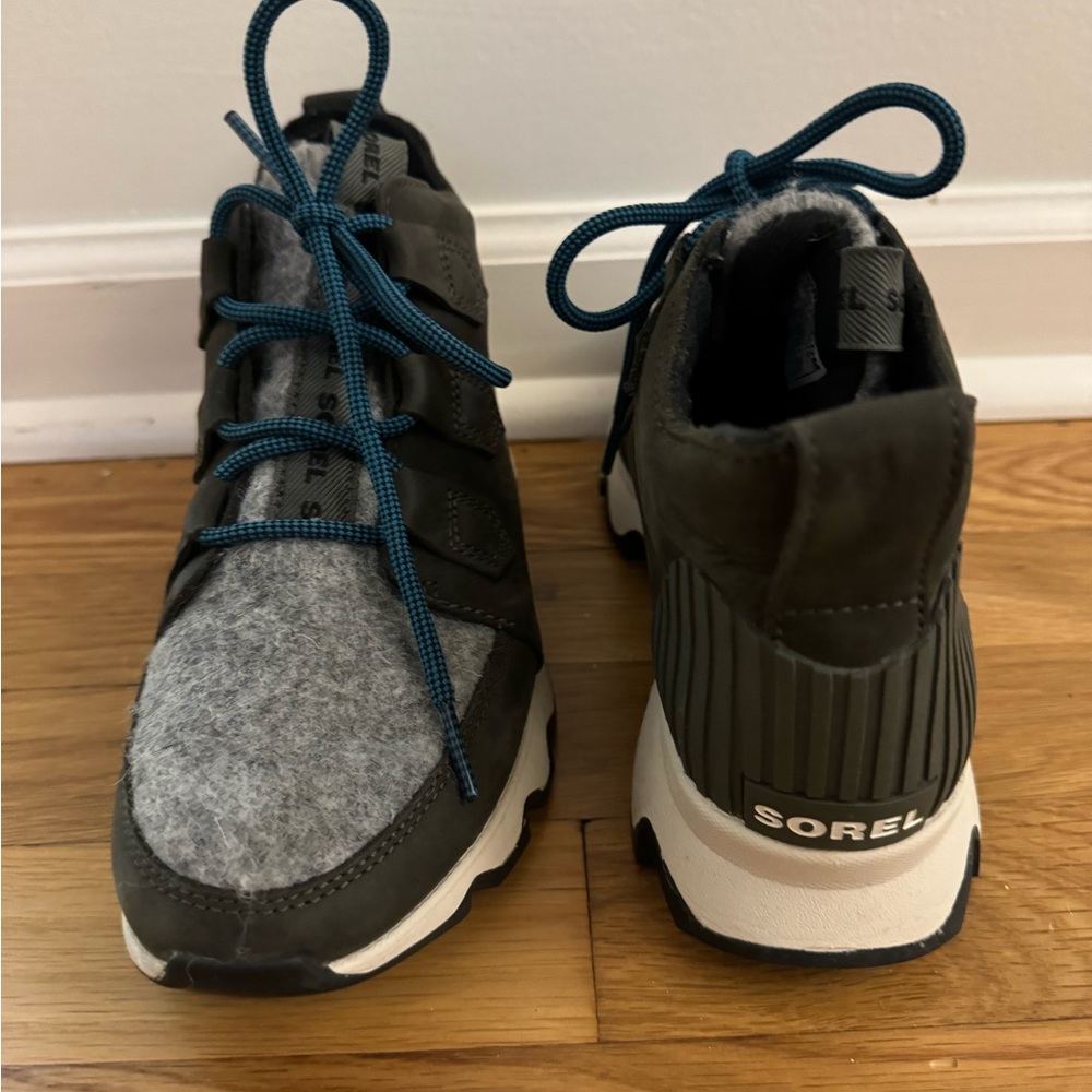 Sorel Kinetic Caribou Shoes | size 6.5
